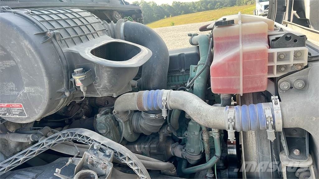 Volvo VNL300 Седельные тягачи