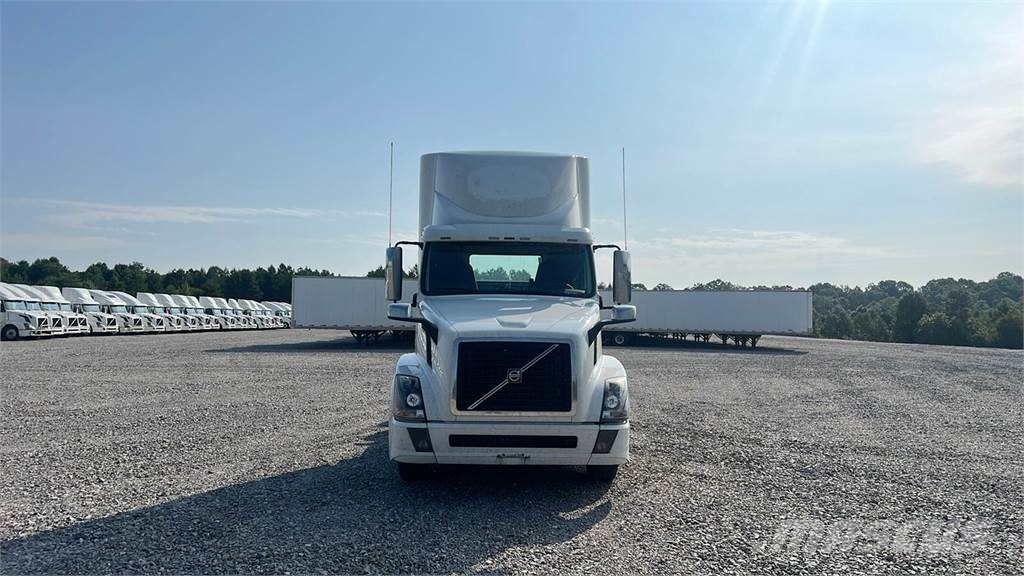 Volvo VNL300 Седельные тягачи