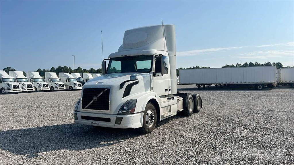 Volvo VNL300 Седельные тягачи