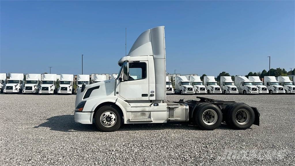 Volvo VNL300 Седельные тягачи