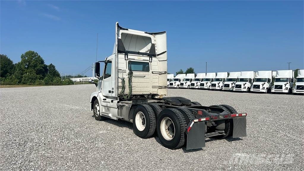Volvo VNL300 Седельные тягачи