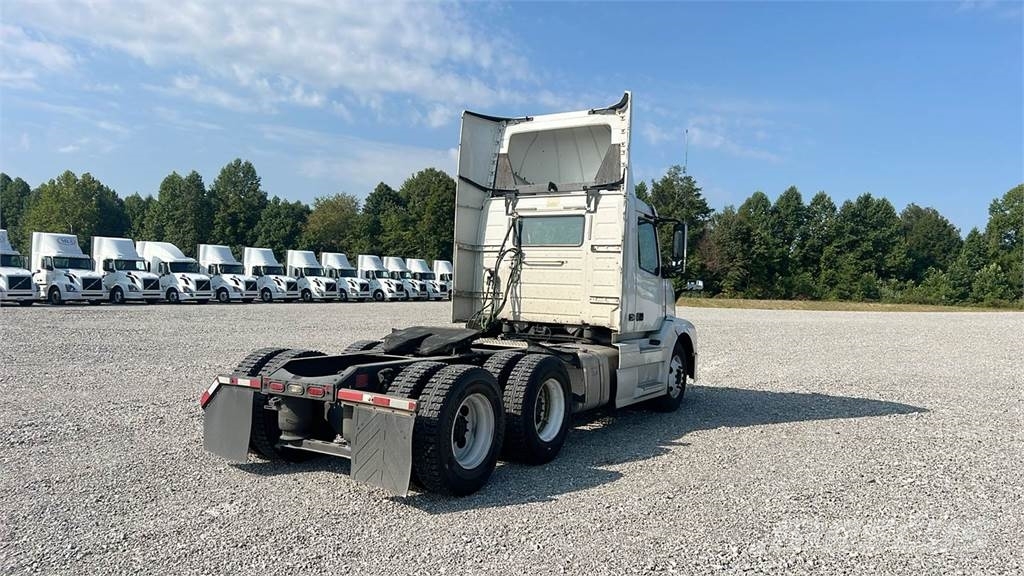 Volvo VNL300 Седельные тягачи