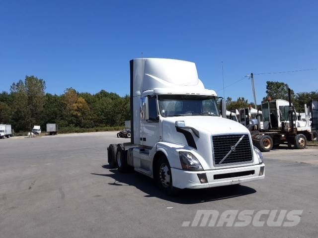 Volvo VNL300 وحدات الجر