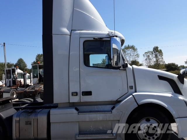 Volvo VNL300 وحدات الجر
