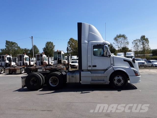 Volvo VNL300 وحدات الجر