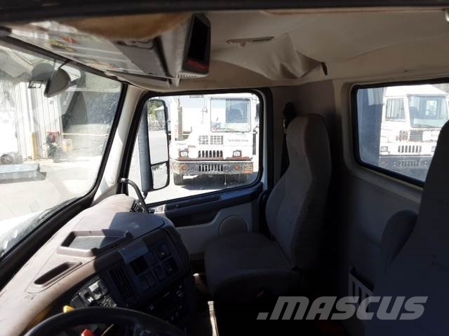 Volvo VNL300 وحدات الجر