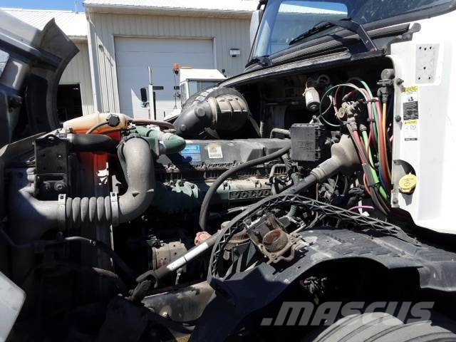 Volvo VNL300 وحدات الجر