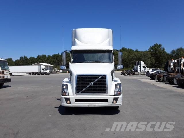 Volvo VNL300 وحدات الجر