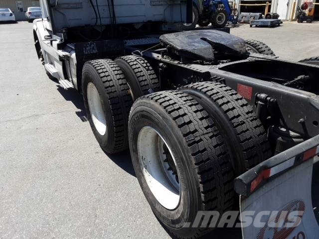 Volvo VNL300 وحدات الجر