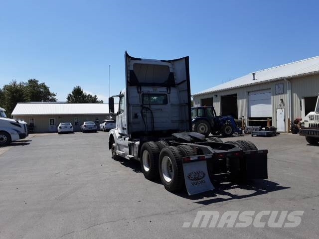 Volvo VNL300 وحدات الجر