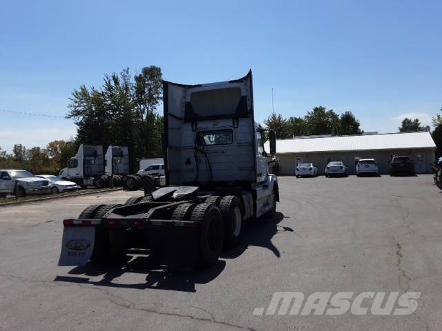 Volvo VNL300 وحدات الجر