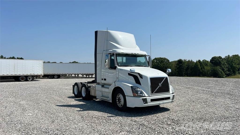 Volvo VNL300 وحدات الجر