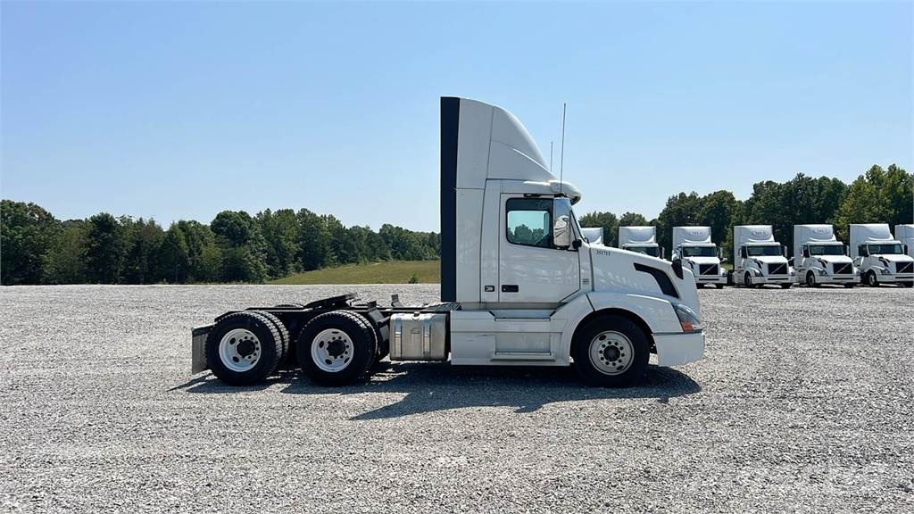Volvo VNL300 وحدات الجر