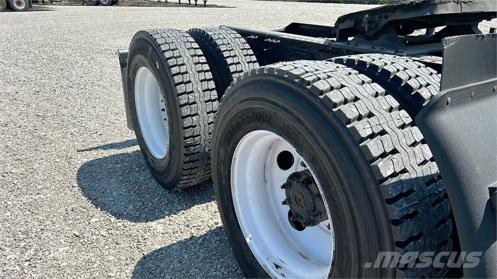 Volvo VNL300 وحدات الجر