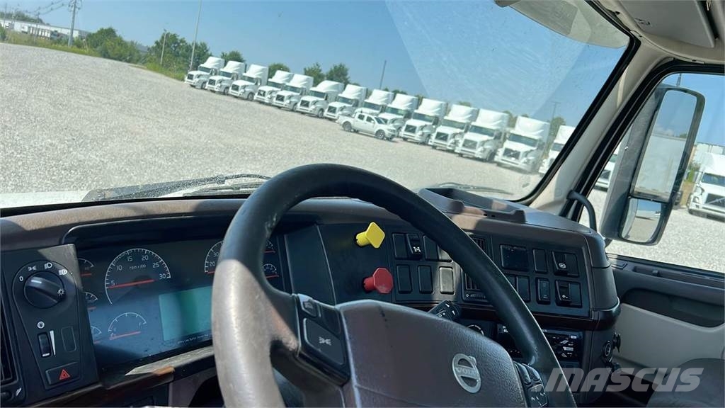 Volvo VNL300 وحدات الجر