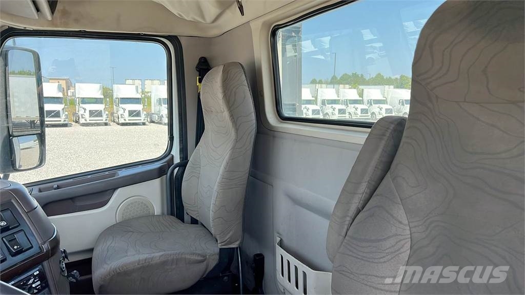 Volvo VNL300 وحدات الجر