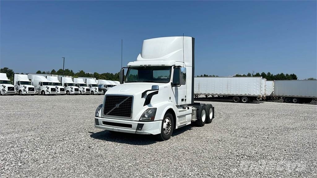 Volvo VNL300 وحدات الجر
