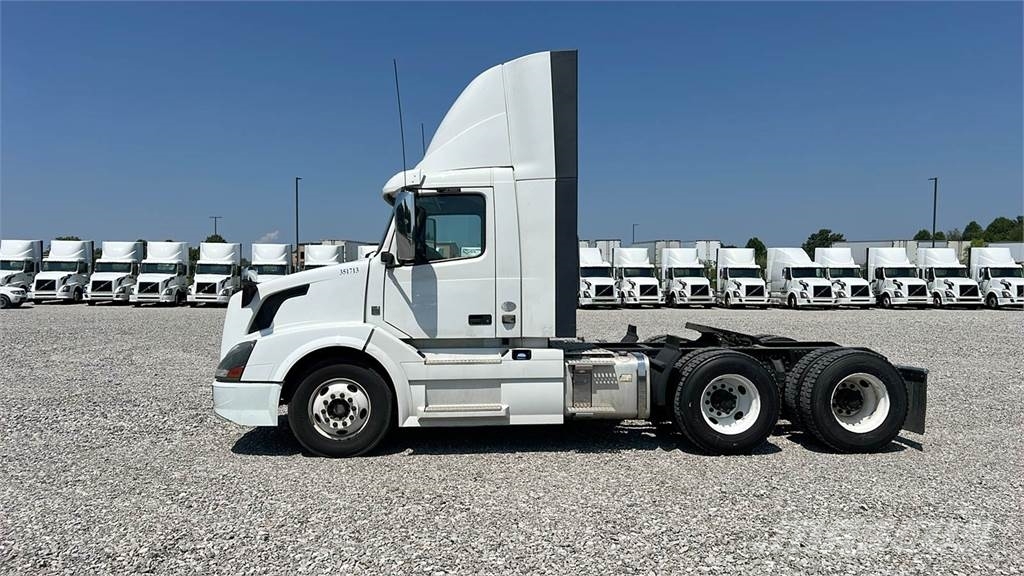 Volvo VNL300 وحدات الجر