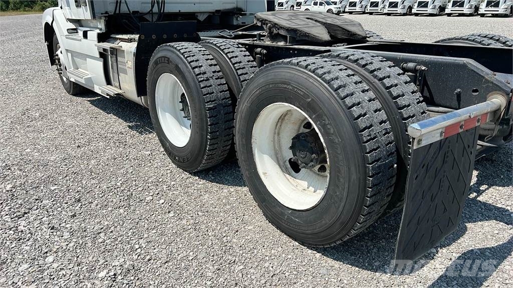 Volvo VNL300 وحدات الجر
