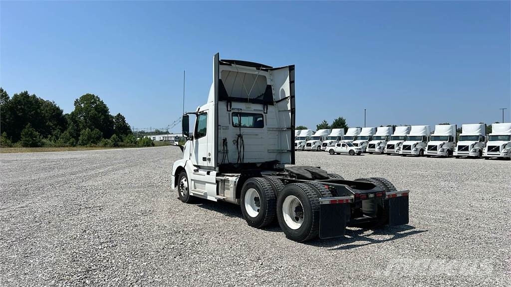 Volvo VNL300 وحدات الجر