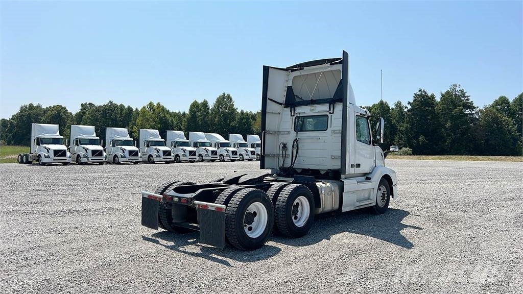 Volvo VNL300 وحدات الجر