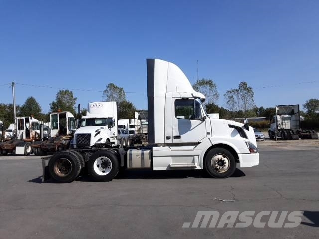 Volvo VNL300 Седельные тягачи