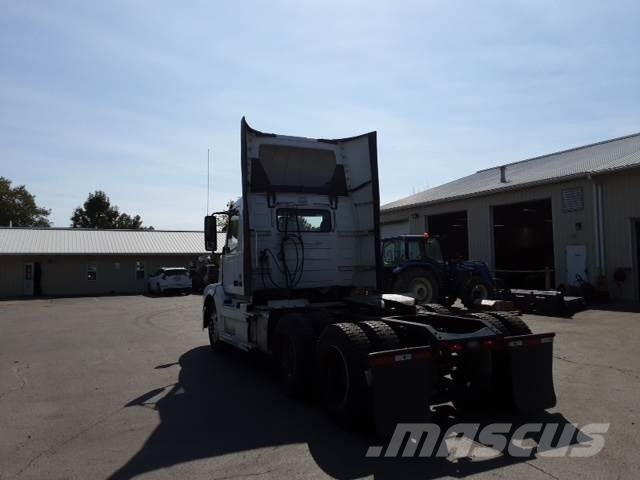 Volvo VNL300 Седельные тягачи
