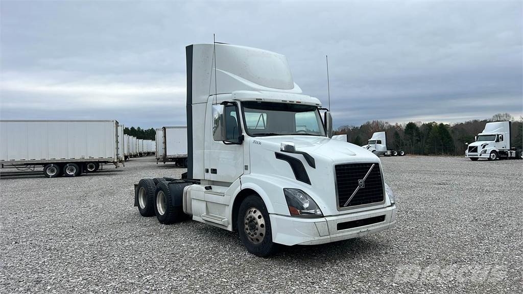 Volvo VNL300 وحدات الجر