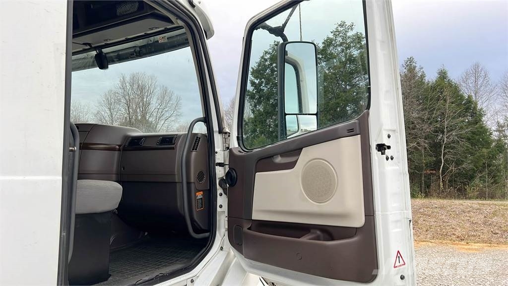 Volvo VNL300 وحدات الجر