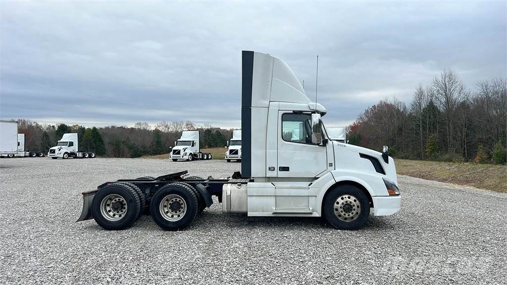 Volvo VNL300 وحدات الجر