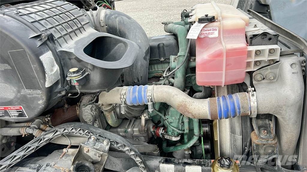 Volvo VNL300 وحدات الجر