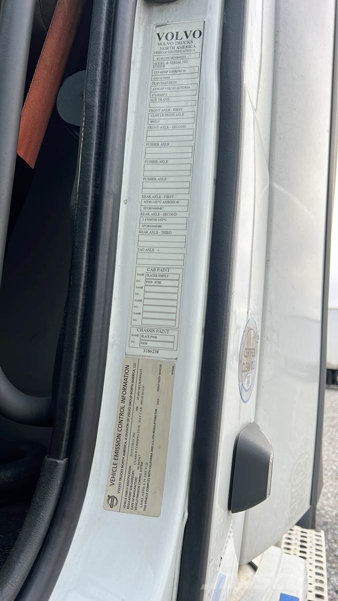 Volvo VNL300 وحدات الجر
