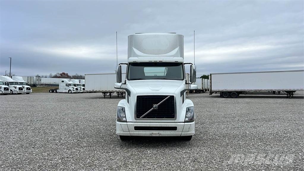 Volvo VNL300 وحدات الجر