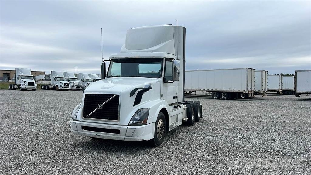 Volvo VNL300 وحدات الجر