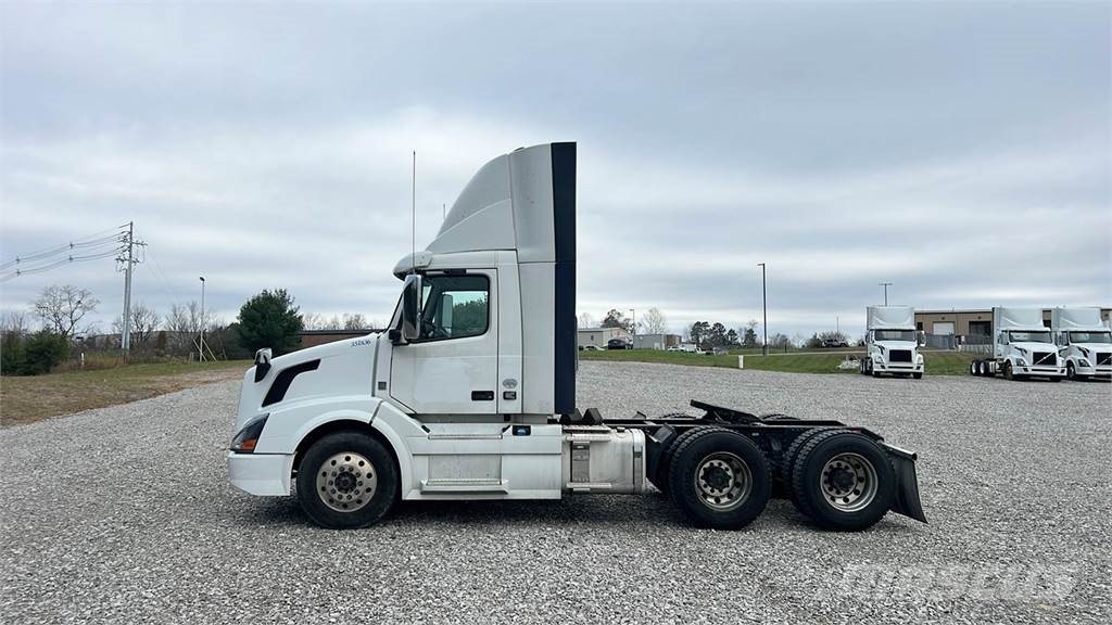 Volvo VNL300 وحدات الجر