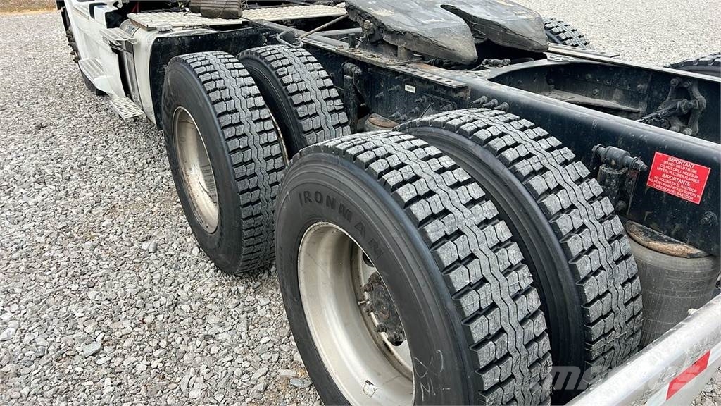 Volvo VNL300 وحدات الجر