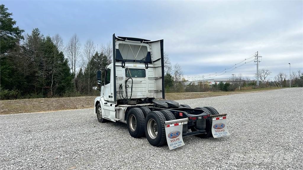 Volvo VNL300 وحدات الجر