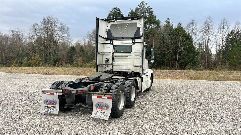 Volvo VNL300 وحدات الجر