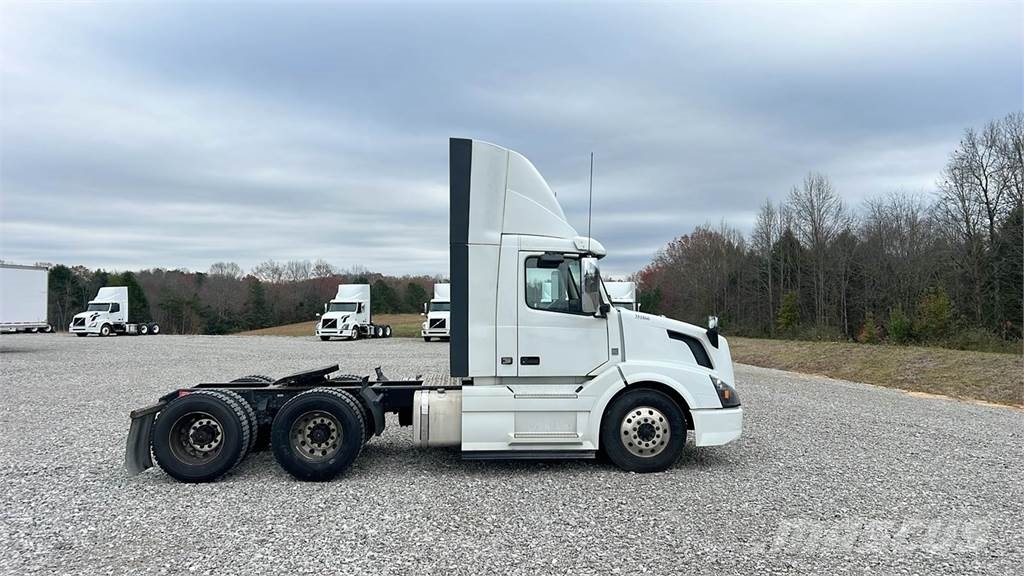 Volvo VNL300 Седельные тягачи