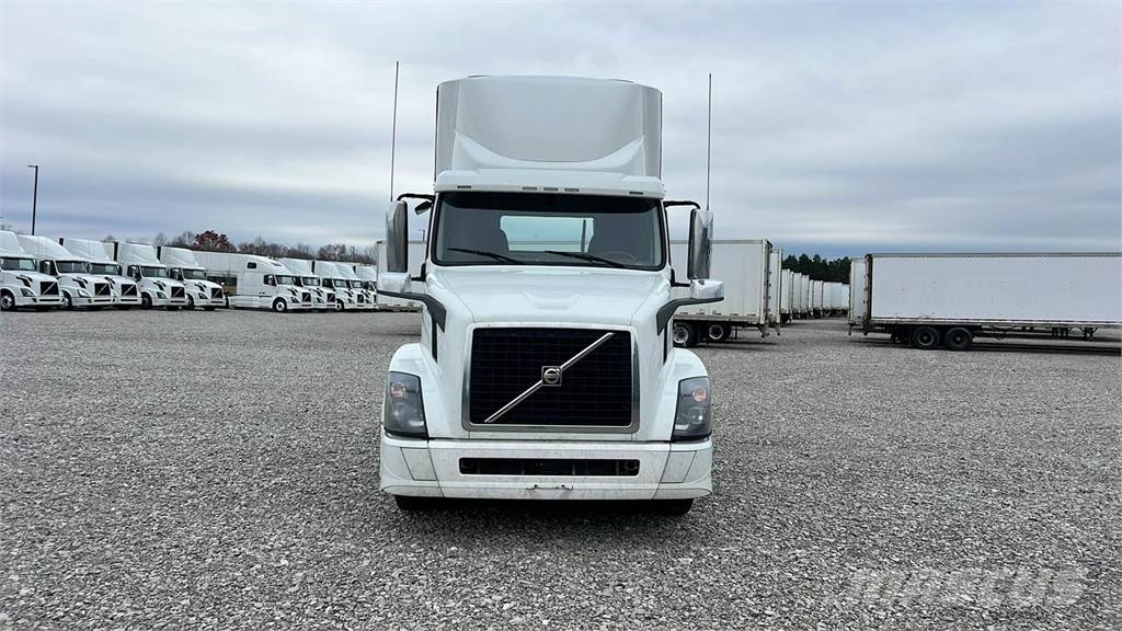 Volvo VNL300 Седельные тягачи