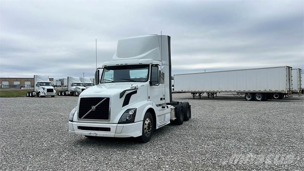 Volvo VNL300 Седельные тягачи