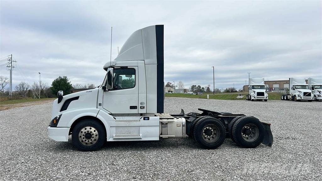 Volvo VNL300 Седельные тягачи