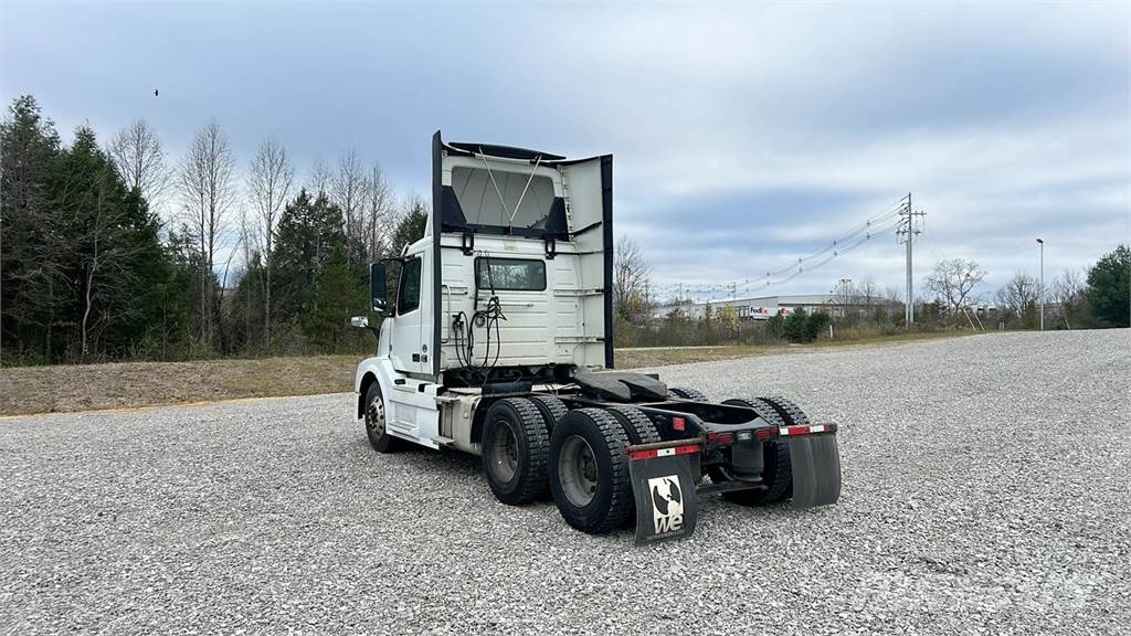 Volvo VNL300 Седельные тягачи