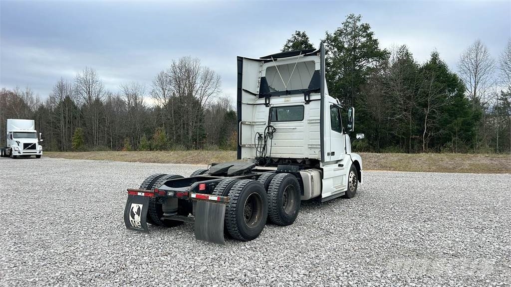 Volvo VNL300 Седельные тягачи