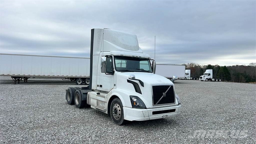 Volvo VNL300 وحدات الجر