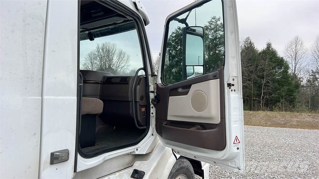 Volvo VNL300 وحدات الجر