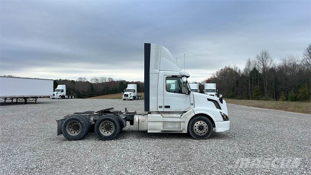 Volvo VNL300 وحدات الجر