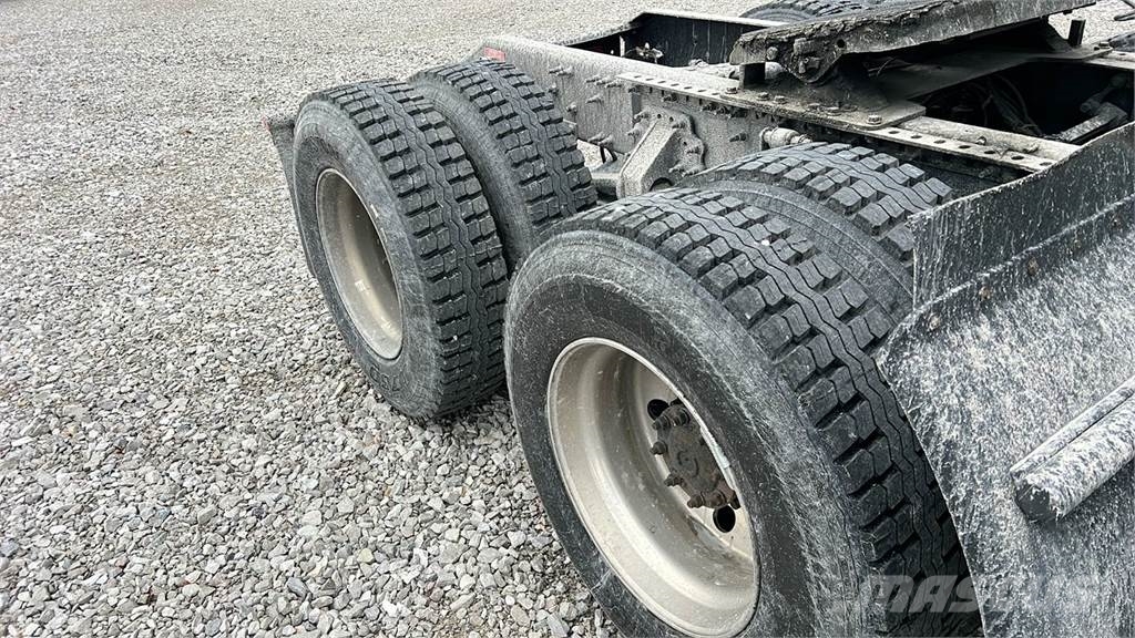 Volvo VNL300 وحدات الجر
