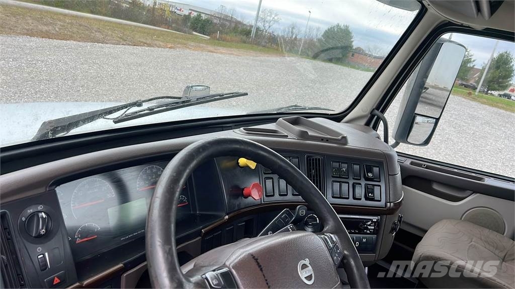 Volvo VNL300 وحدات الجر