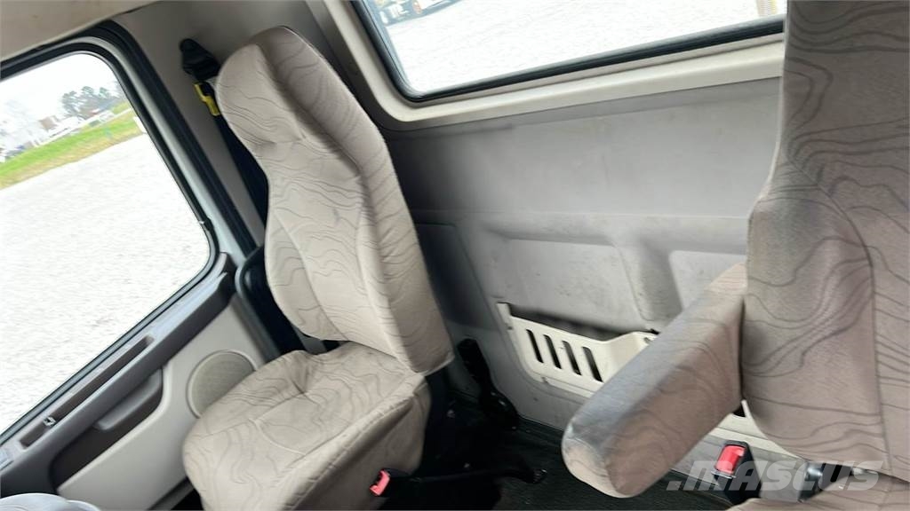 Volvo VNL300 وحدات الجر